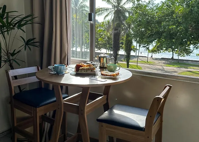Apartamento Com Vista Pro Mar No Centro De Ubatuba - 2 Quartos, Cozinha Completa E 01 Vaga De Garagem